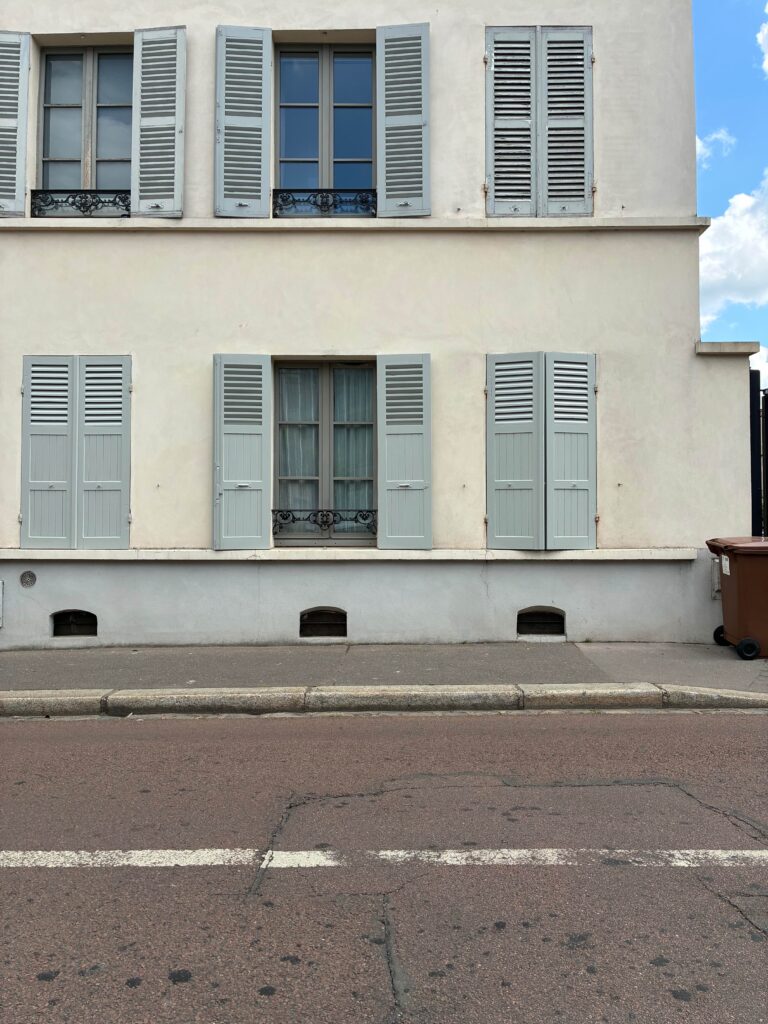 Pose de volets battants aluminium sur mesure (3)
