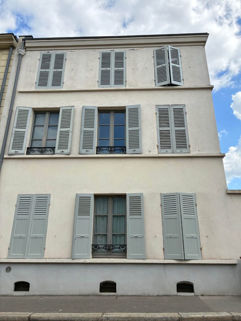 Pose de volets battants aluminium sur mesure (2)