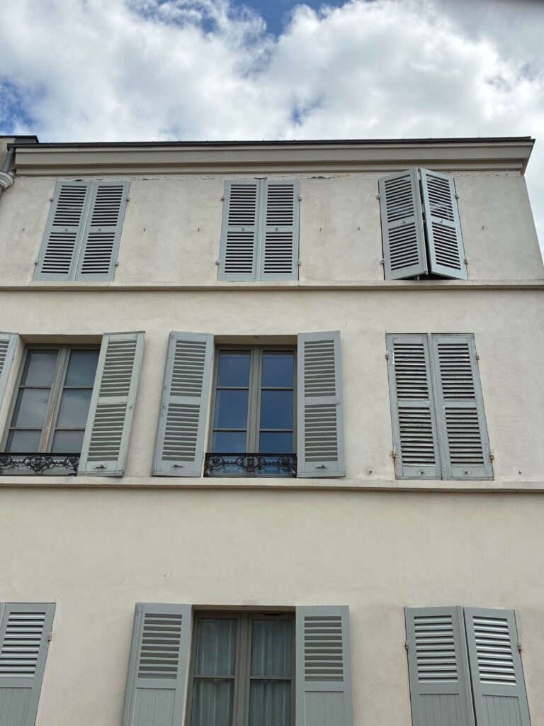 Pose de volets battants aluminium sur mesure (1)