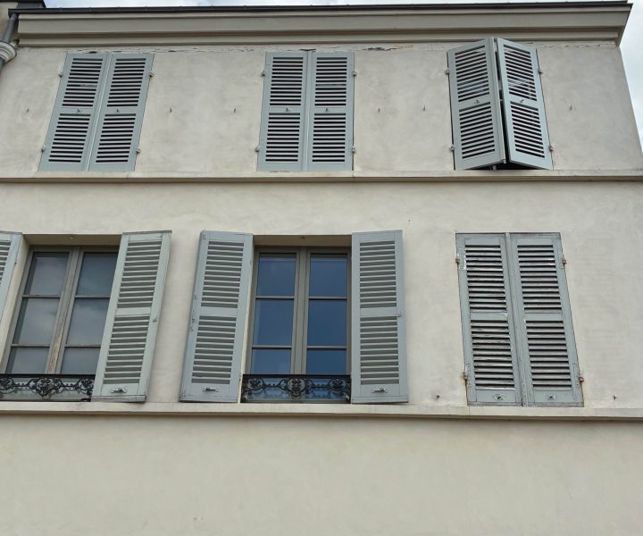 Pose de volets battants aluminium sur mesure (1)
